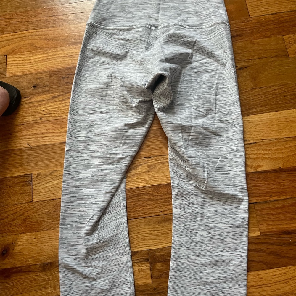 LuLuLemon WunderUnder Space Dye Light Gray Leggings Size 6. 25”